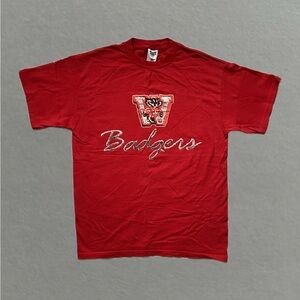 Vintage 90’s Wisconsin Badgers Embroidered Print T-Shirt. Size L.